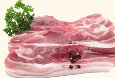 POITRINE TRANCHÉE DE PORC AVEC OS